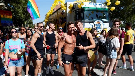 masajista gay en barcelona|Guía Gay de Barcelona 2024